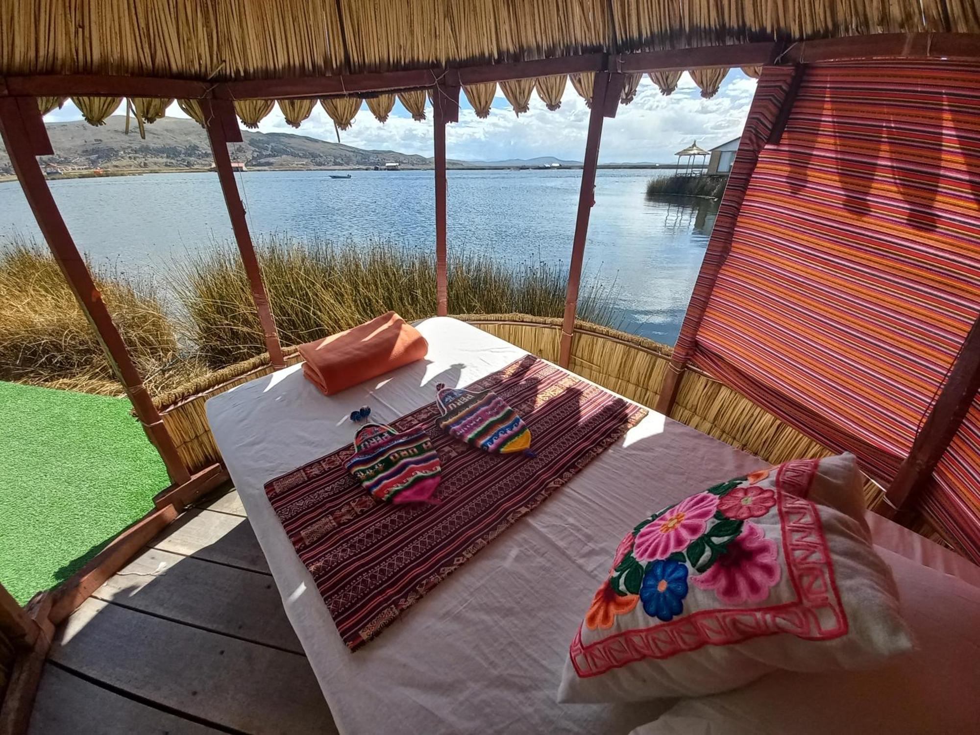 Uros Aruma-Uro On Uros Floating Islands Hotel Puno Exterior foto